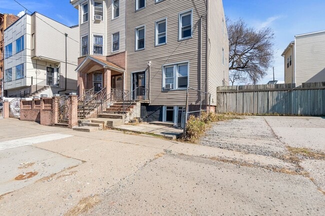 Building Photo - 188 Delaware Ave