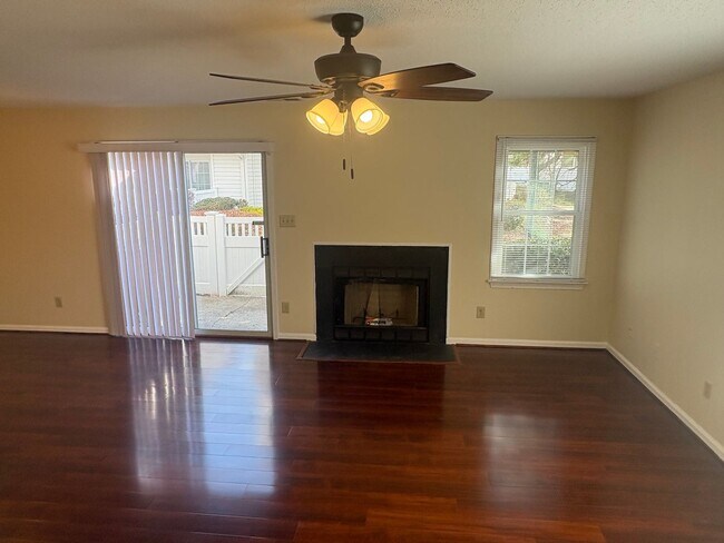 Building Photo - 27 F Tamarisk Quay