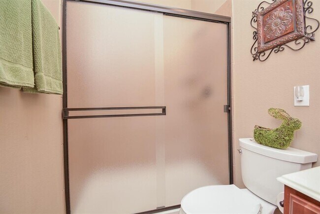 Building Photo - 2715 Farlow Ln
