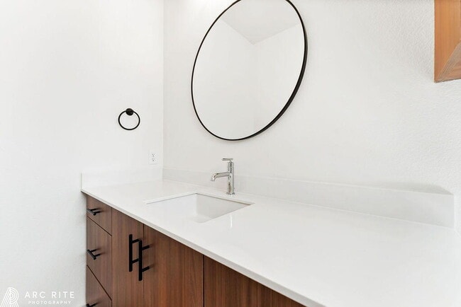 Building Photo - 2303 Toledo Ave