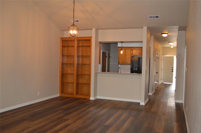 Building Photo - 111 Manor Pl