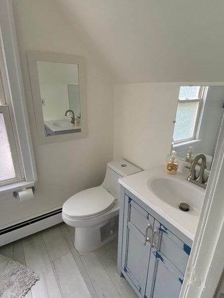 smaller bathroom - 6 Robbins Ct