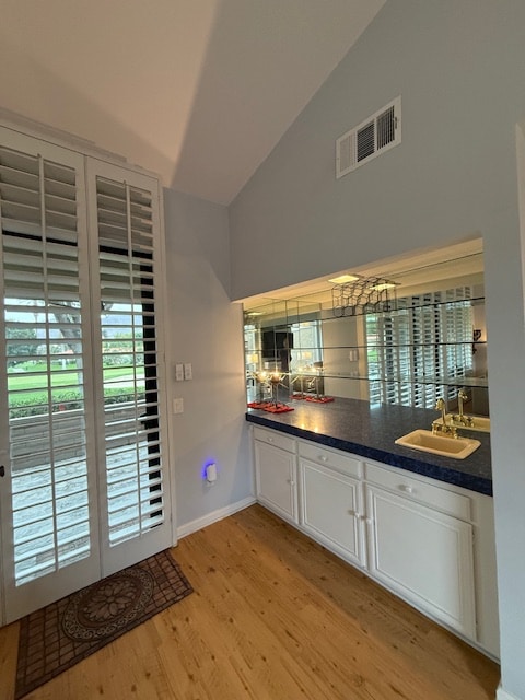 Building Photo - 14 La Ronda Dr