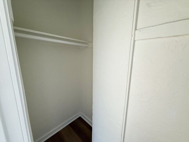 Building Photo - 1 Bed/1 Bath Upper Level Condo For Rent in Colina Del Sol!