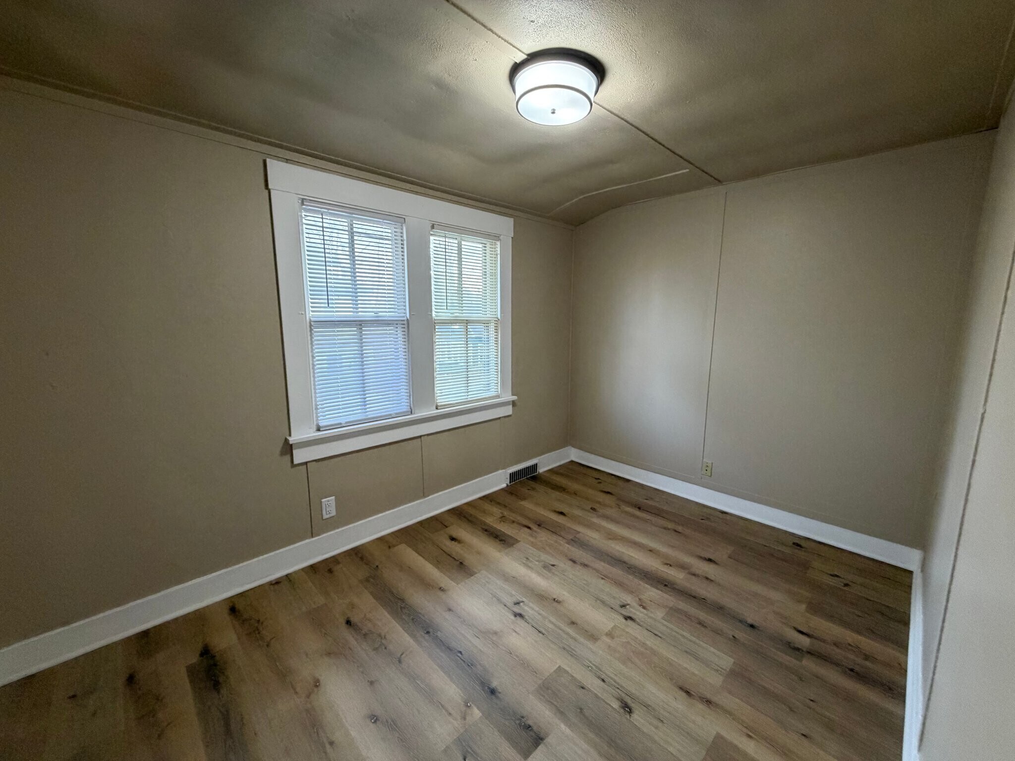 Building Photo - 708 N 10th St