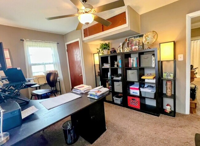 Building Photo - 806 S Walnut St