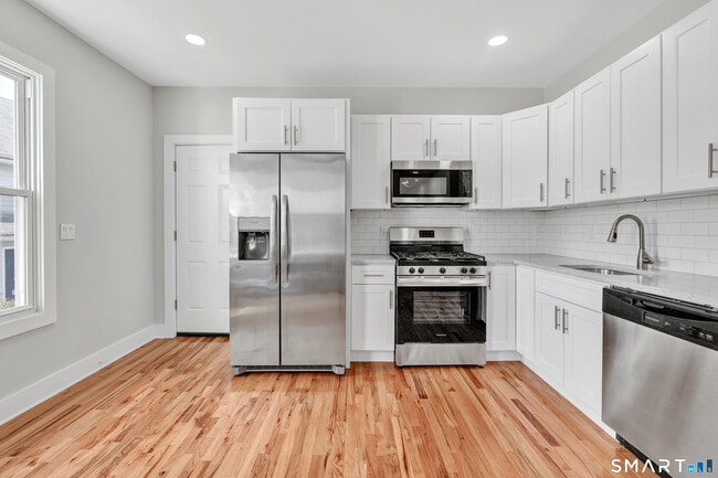 Building Photo - 10-12-12 Perry Hill Rd