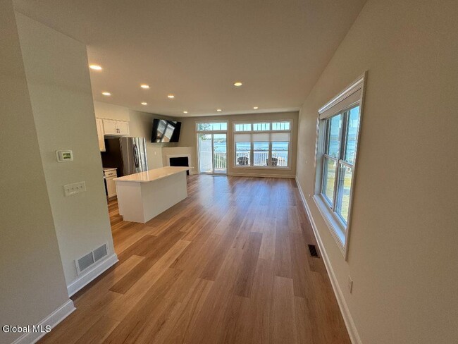 Building Photo - 546 NY-9P