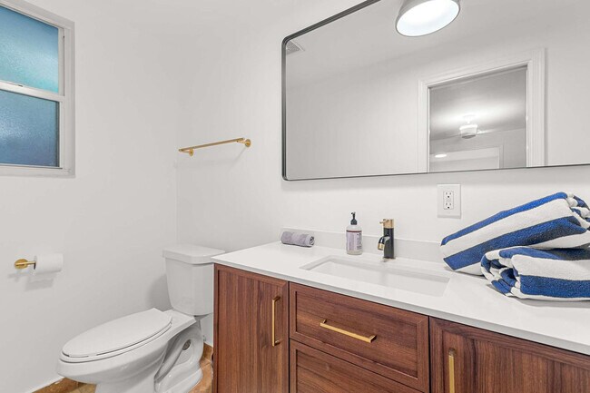 Building Photo - 443 NE 71st St