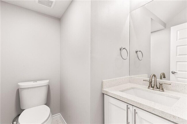 Building Photo - 2409 E Viviana St