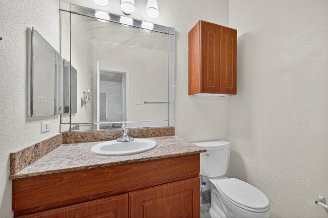 Building Photo - 4041 Drake St