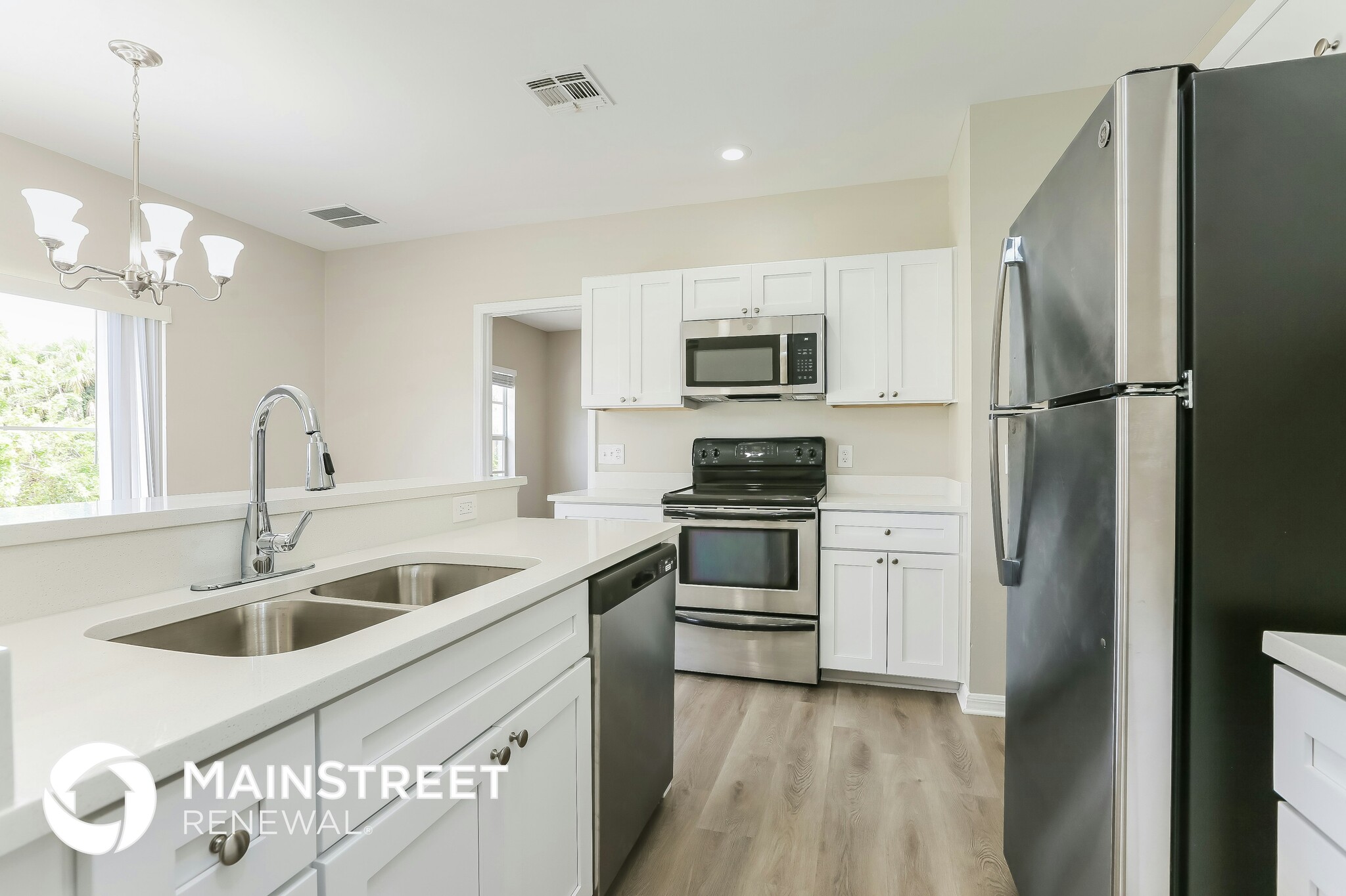 Building Photo - 1245 Amherst St E