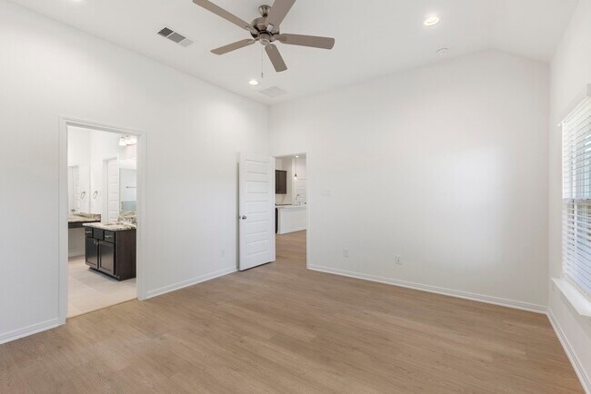 Building Photo - 11832 Whirlaway Dr