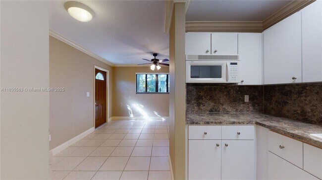 Building Photo - 2708 SW 33rd Ct