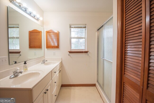 Building Photo - 81 Retreat Pl