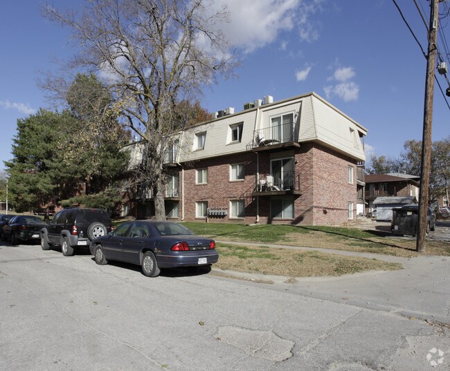 Primary Photo - 5105 Huntington Ave