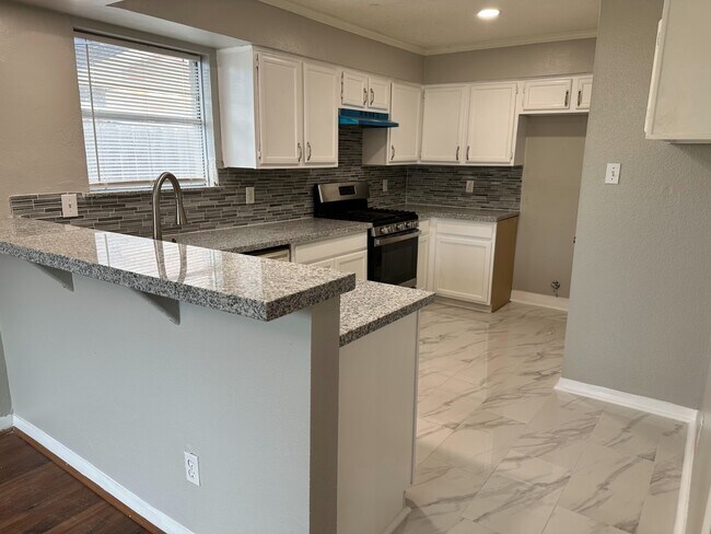 Building Photo - 3023 Mosby Dr