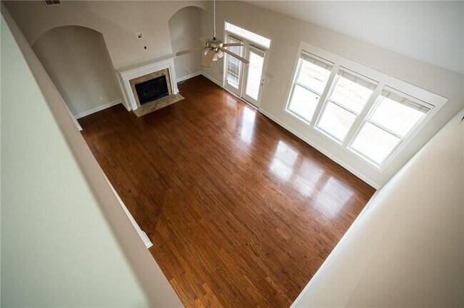 Building Photo - 4595 Essen Ln