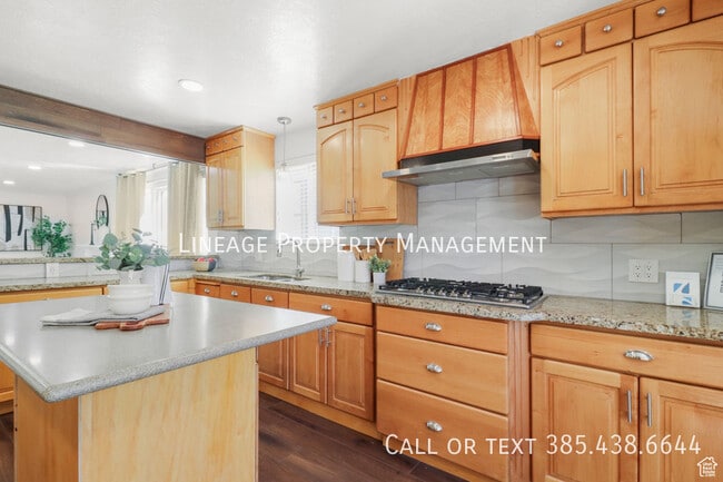 Building Photo - 4487 St Andrews Dr