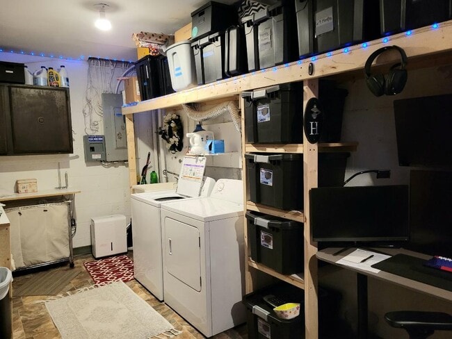 Building Photo - 2925 Espana Ct