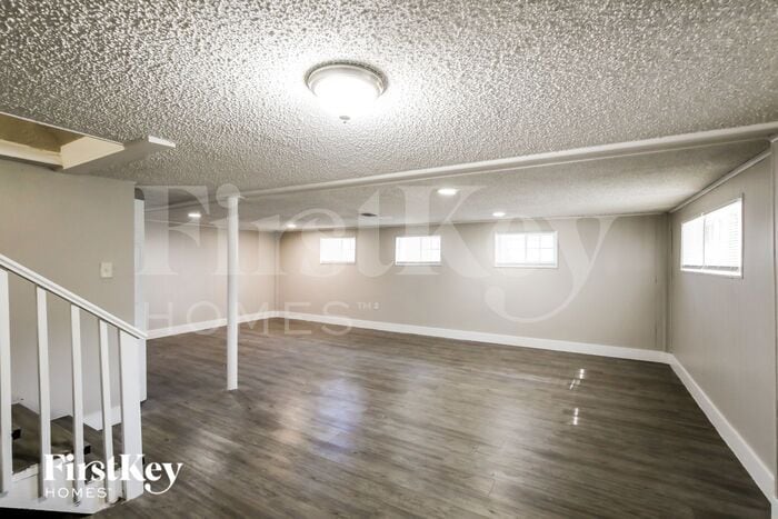 Building Photo - 810 NW 186th Dr