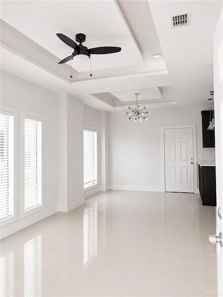 Building Photo - 1219 White Oak Dr