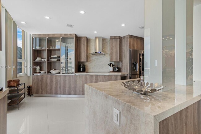 Building Photo - 848 Brickell Key Dr