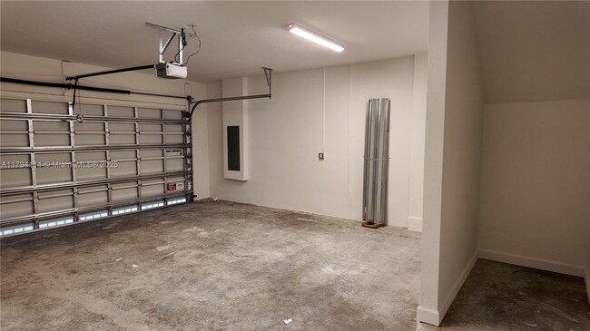 Building Photo - 3016 Park Pl
