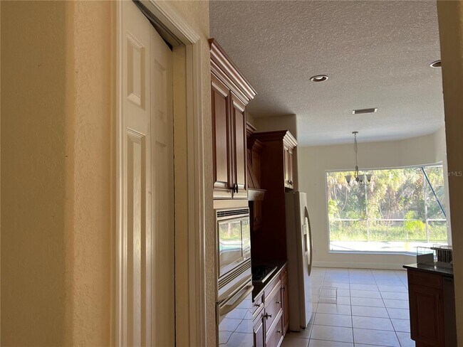 Building Photo - 6970 Scrub Jay Dr
