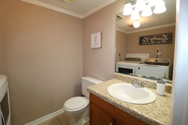 Building Photo - 171 Forest View Dr