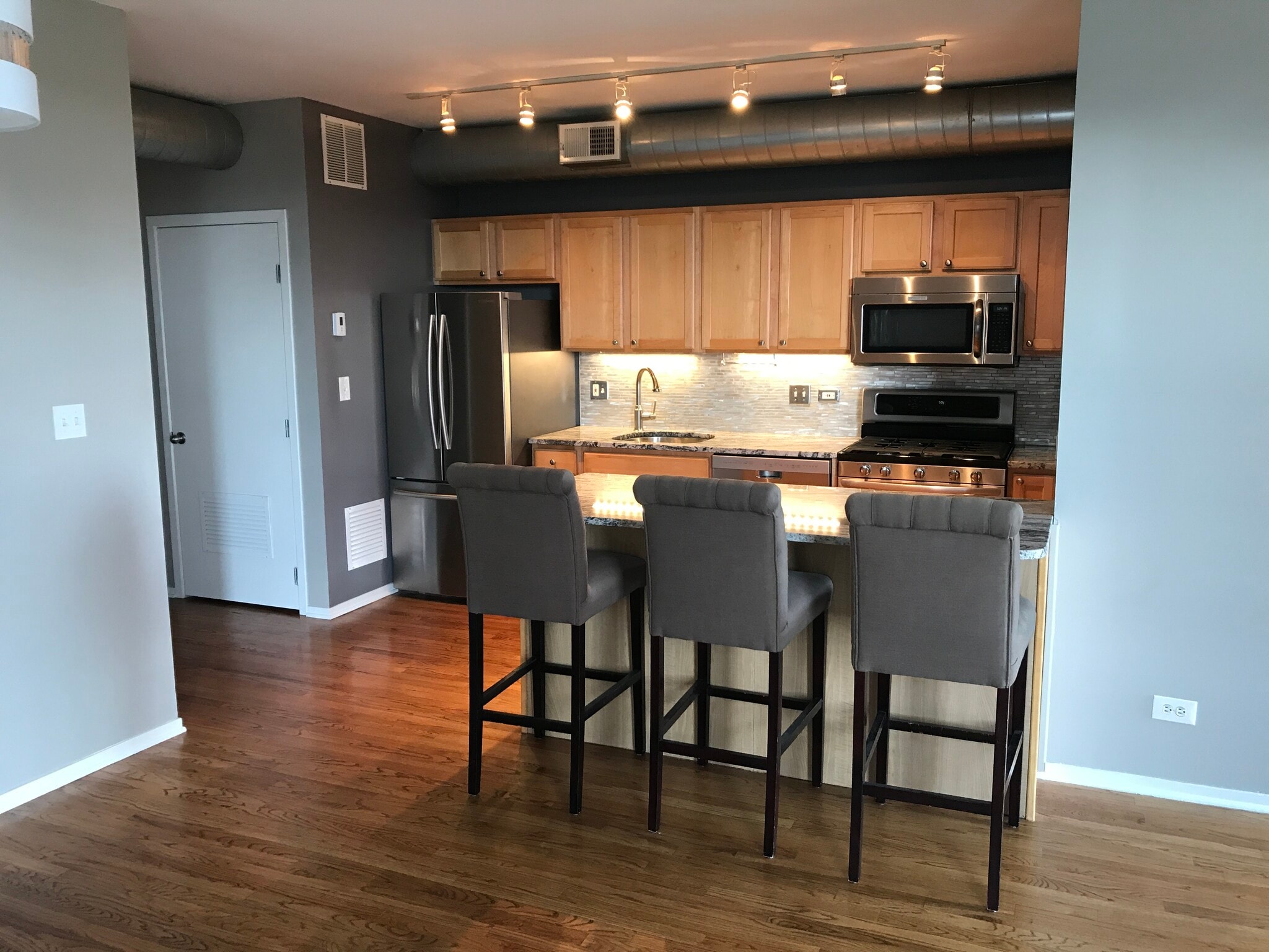 hi-end energystar appliances - 811 S Lytle St