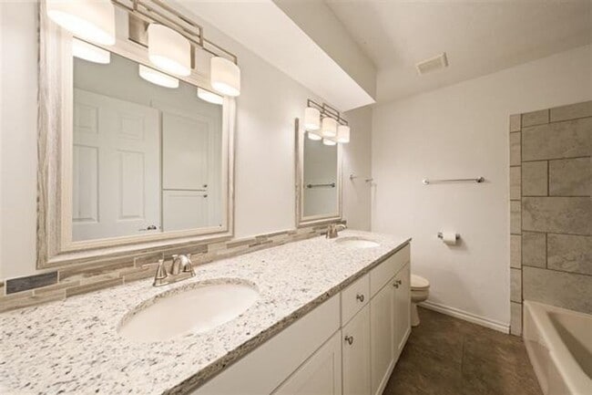 Building Photo - Lovely Eastside Home