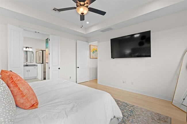 Building Photo - 3800 Sandhill Crane Dr