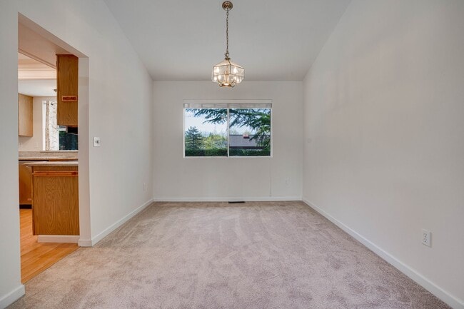 Building Photo - 4 Bedroom 2.5 Baths+ Bonus Home Office/ Woodinville $3850 per Month