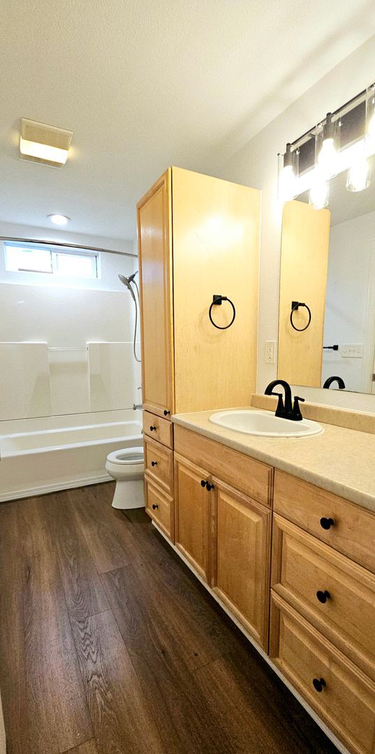 Building Photo - Beautiful 5- bedroom home near TCC