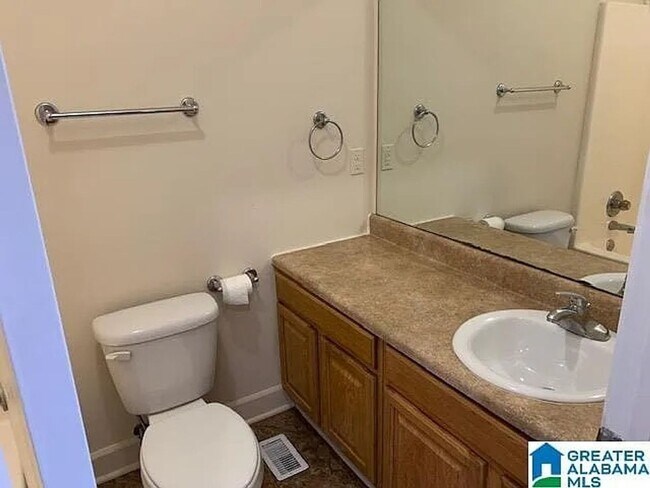 Building Photo - Charming 3BR House in Birmingham