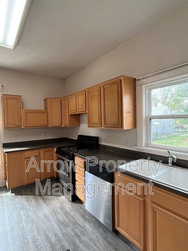 Building Photo - 4019 Lenox Ave