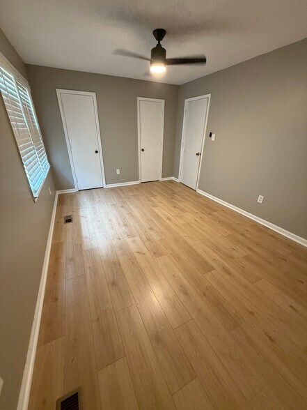 Building Photo - 1405 Harth Dr