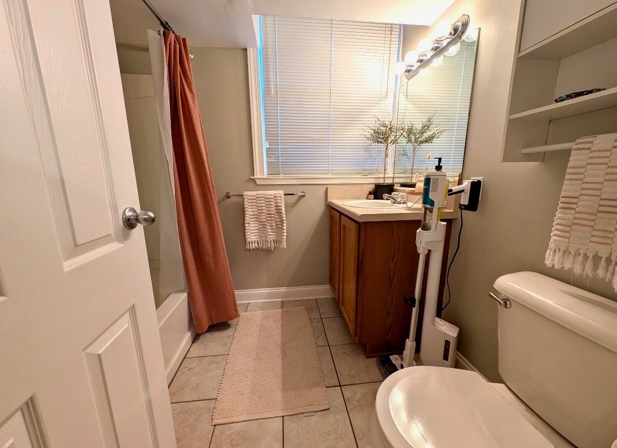 Full Bath #1 - 2000 Upland Dr