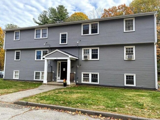 Building Photo - Downtown Kittery- close to the Shipyard