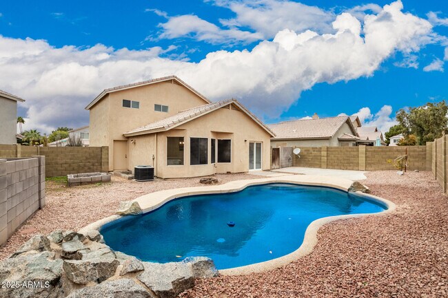 Building Photo - 829 N Bluejay Dr