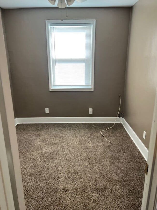 Building Photo - 3 Bedroom Home with Basement and yard