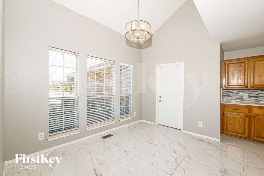 Building Photo - 1912 Dena Dr