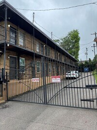 Building Photo - 139 N Claybrook St