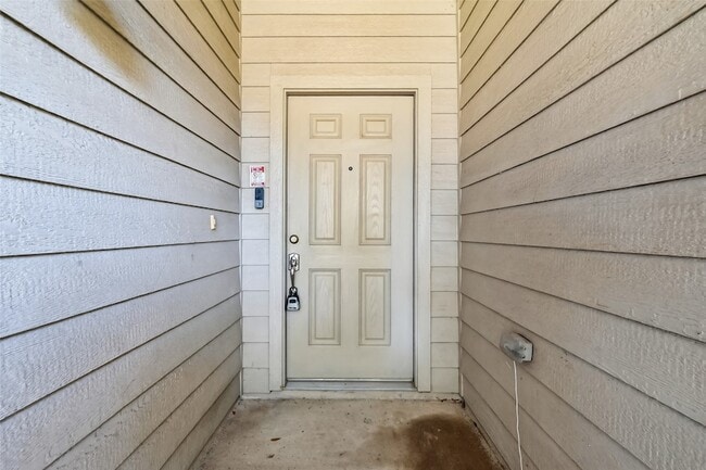 Building Photo - 827 Honeysuckle Vine Dr