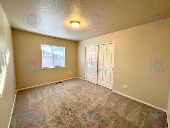 Building Photo - 1 Month Free!!! Beautiful 3BR 2 Bath home with RV Parking!