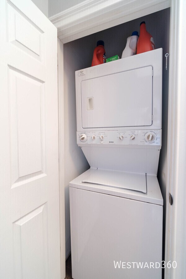 Building Photo - 1138 N Winchester-2