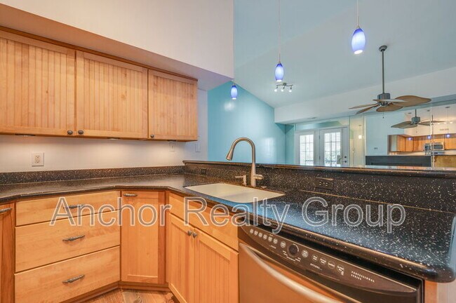 Building Photo - 315 24th St