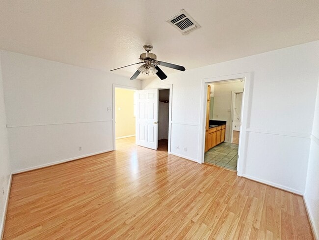 Building Photo - 101 Capt Lee