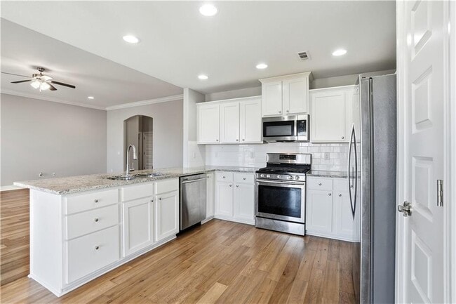 Building Photo - 2007 W Gilligan Ave